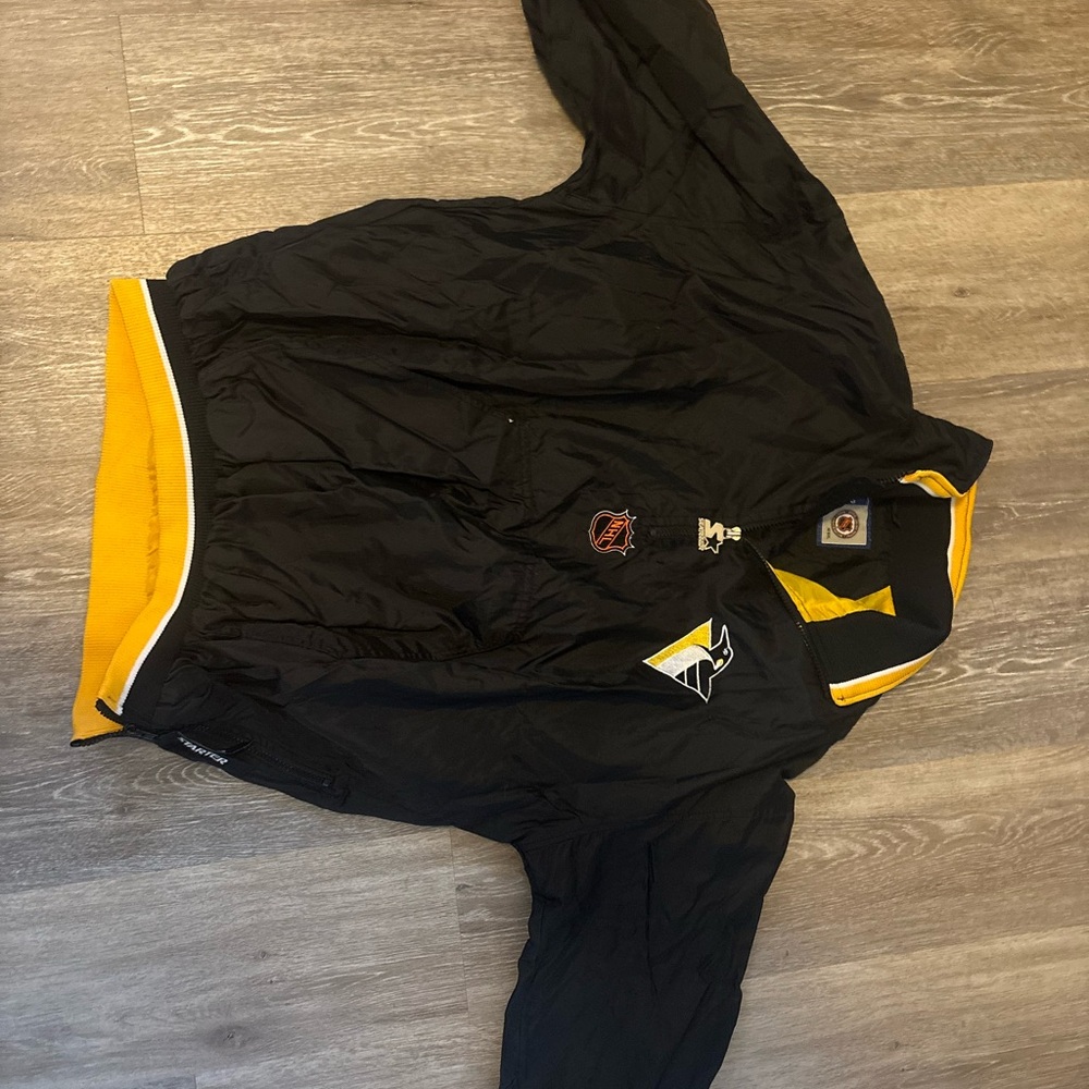 Vintage Pittsburgh Penguins Men's Black and Yellow Jacket